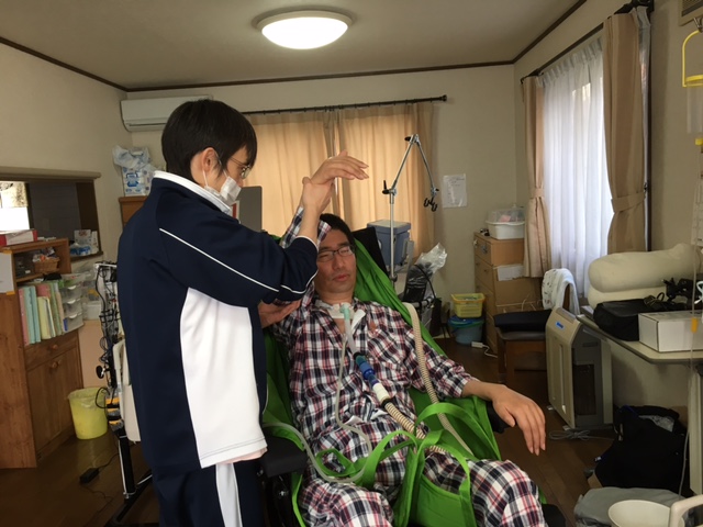 車椅子移乗しての訪問リハビリ